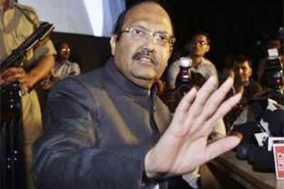 Amar Singh retracts threat to quit SP
