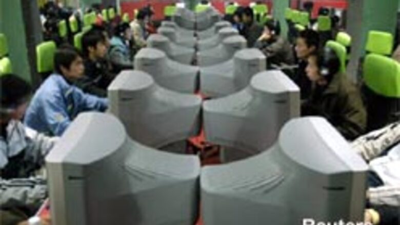 China bans cyber cafes for a year