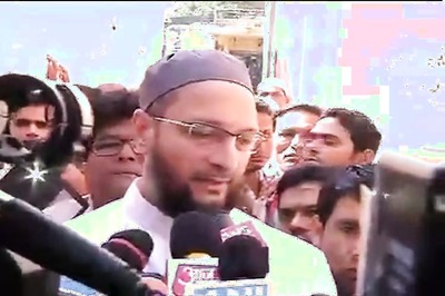 MIM, Congress workers clash over GHMC poll in old Hyderabad
