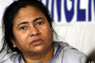 Mamata Bannerjee to abstain; no vote will help UPA