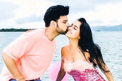 Karan Kundrra Lifts Tejasswi Prakash, Kisses Her As He Makes Her Birthday Special On a Yacht | Pics