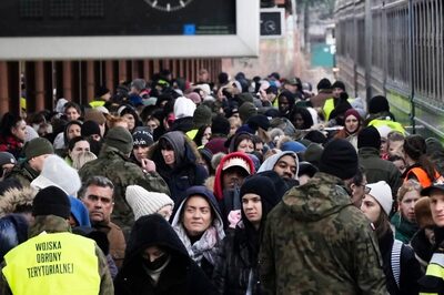 Gujarat CM Welcomes 27 Students on Return from War-torn Ukraine