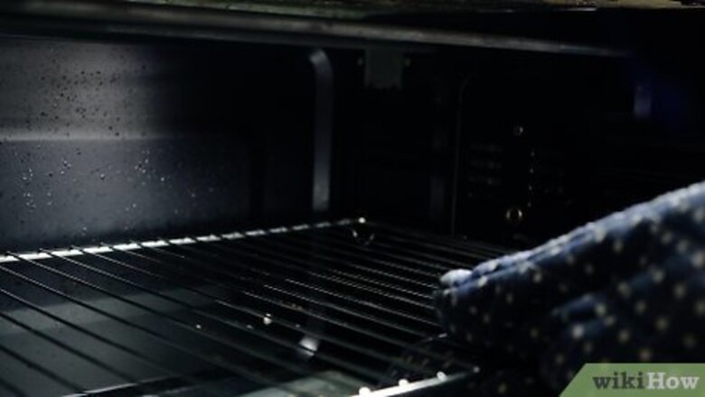How to Keep a Pizza Warm in the Oven