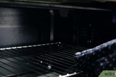 How to Keep a Pizza Warm in the Oven