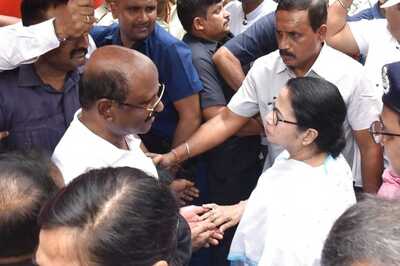 West Bengal: Fire at Office Building Near Raj Bhawan, Governor Bose Reaches Spot Before Minister-in-charge