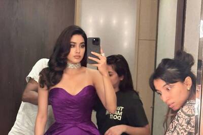 Janhvi Kapoor's Gown's Zip's Rips 12 minutes Before Her Performance On Stage At Filmfare Awards