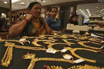 Gold falls for eighth session, silver down sharply