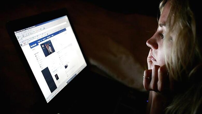 Your old Facebook photos can lift your mood