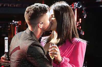 Kiss Day 2020: Sweeten Your Relationship with These Quotes and Messages