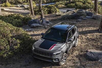 2022 Jeep Compass Trailhawk Facelift Launched in India, Priced at Rs 30.72 Lakh