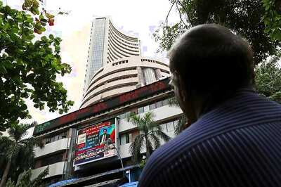 Fitch Cuts India's GDP Forecast to 6.9 Percent