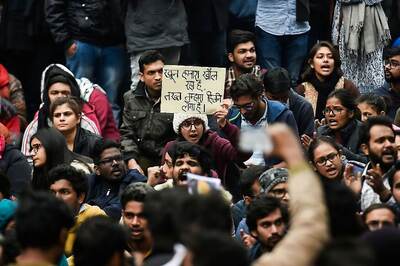 JNU Violence: Delhi Police Identify 37 Students from WhatsApp Group, Claim They Don't Belong to Left or Right Outfits, Says Report