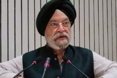 Union Minister Hardeep Puri Flags off 5 High-tech Ambulances