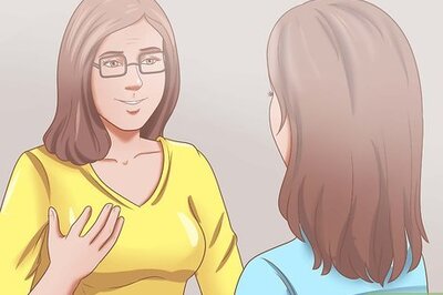 How to Be the Coolest Girl at a House Party