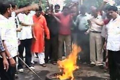 Mob burns houses, clashes with police in Orissa