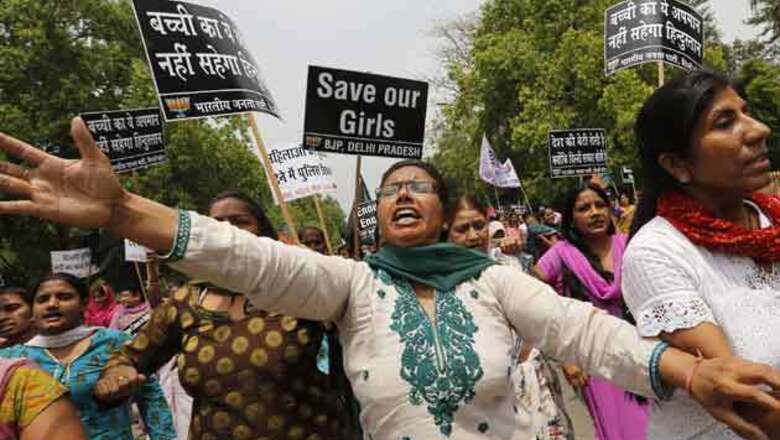 Delhi minor rape: Activists protest near India Gate