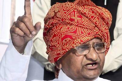 Anna Hazare to meet Ramdev in Delhi today