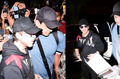 Shah Rukh Khan Gets Mobbed As Huge Chaos Erupts at Mumbai Airport, SHOCKING Video Goes Viral; Watch