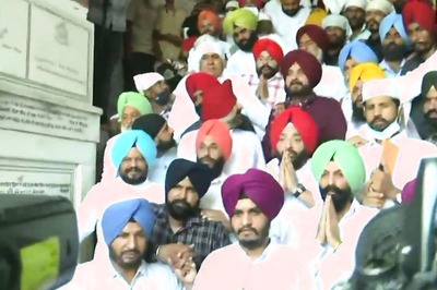 'Sidhu 62, Captain 15’: Punjab Rift Widens as Cong Chief Parades MLAs in Show of Strength in Amritsar