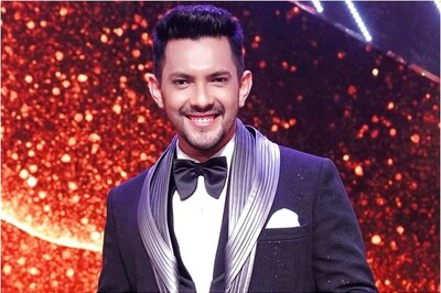 Aditya Narayan Back to Indian Idol 12 Sets After Lavish Wedding, Jokes He's Glowing After Honeymoon