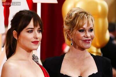 Oscars 2015: Why did Dakota Johnson snap at her mother Melanie Griffith at the red carpet?