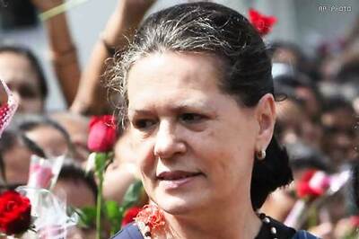 BSP shows Sonia's photo with money garland
