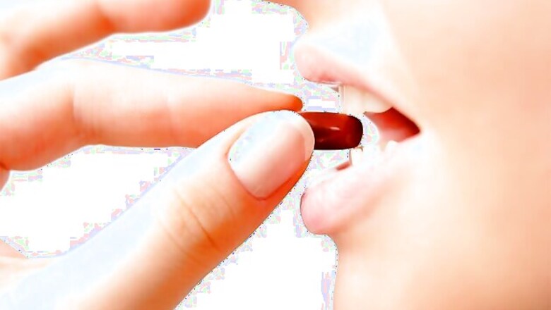 Indian pharmacologist charged with smuggling fake drugs