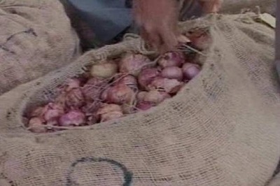Govt suspends onion exports as prices rise