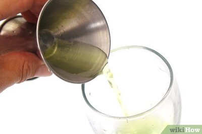 How to Make Snowball Cocktail