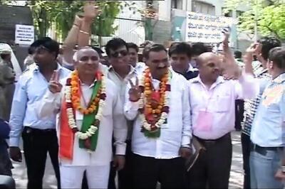 Delhi polls: BJP close to victory, targets Sheila