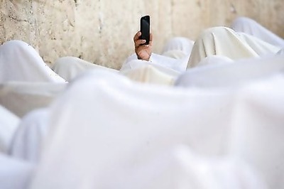 Airplane Mode And Prepaid SIMs: Some Israelis Dodge COVID-19 Tracking