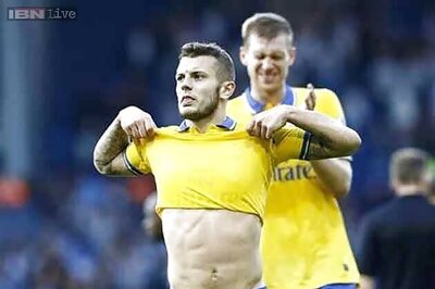 Wilshere inhales plaudits as goal rescues Arsenal