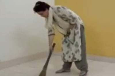 Eye on Clean Sweep in UP? Detained, Priyanka Gandhi Launches 'Safai Abhiyan' in Guest House | WATCH