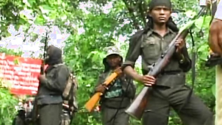 Maoists blow up railway tracks in Bengal