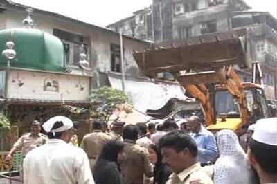 Building collapse claims 5 lives in Mumbai