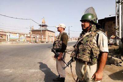 CRPF Jawan Injured in Grenade Attack by Militants in Central Kashmir
