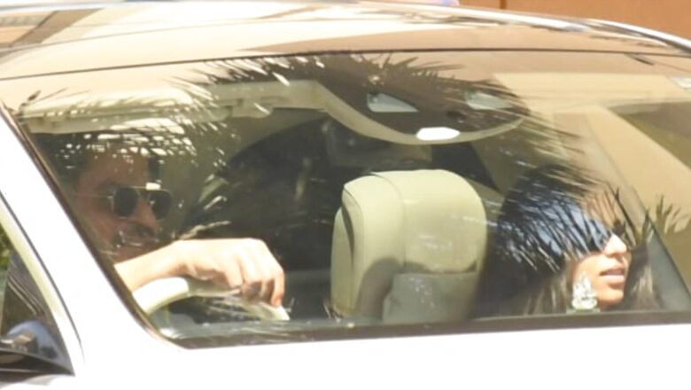 Shah Rukh Khan Sports Big Smile As He Takes Kids Suhana Khan, AbRam On Drive; Fan Asks 'Where's Aryan'
