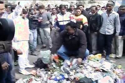 Sanitation workers of two MCDs call off 16-day strike