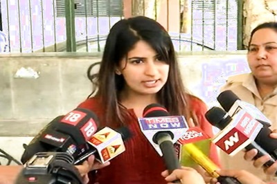 Ramjas College Row: Martyr's Daughter Gurmehar Kaur Compared to Dawood Ibrahim by BJP MP
