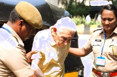 Watch: 101-Year-Old Retired Army Officer Comes Out To Vote In Mumbai, Internet Salutes Him