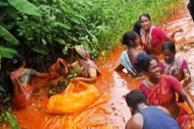 Haldia Pipeline Leak Causes Edible Oil Spill In Waterbody, Locals Gather To Collect It