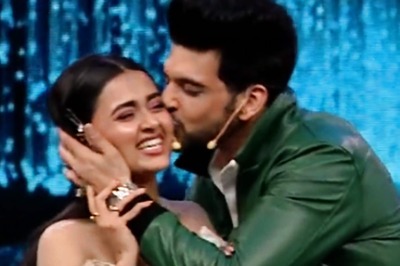 Karan Kundrra Cutely Copies GF Tejasswi Prakash’s Moves As They Try Jiggle Jiggle Trend; Watch