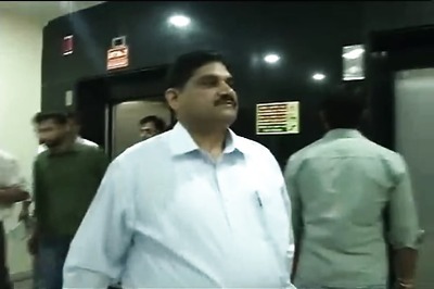 Former Delhi ACB chief Yadav threatens suicide, goes on rant against MK Meena