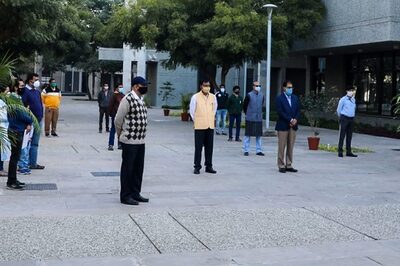 From Drivers to Caretakers, IIT Gandhinagar Felicitates Non-teaching Staff for Their Services During Pandemic