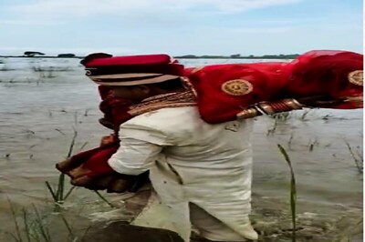 Groom Carries His Bride on Shoulders as Floods Hit Village in Bihar's Kishanganj