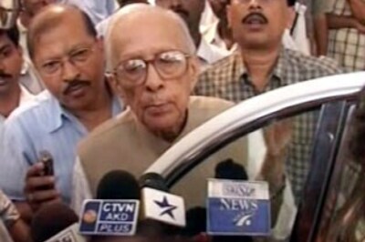 Difficult for Third Front to come to power: Jyoti Basu