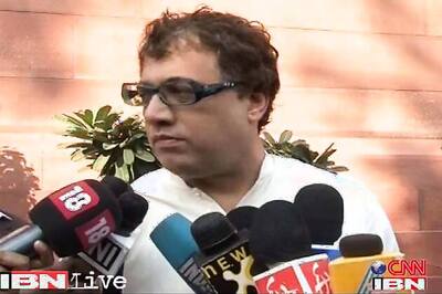 Trinamool MP's gold chain snatched in Delhi