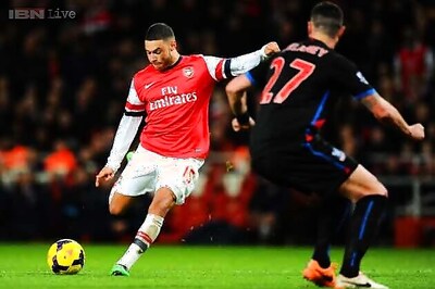 Oxlade-Chamberlain gives Arsenal 2-0 win over Palace