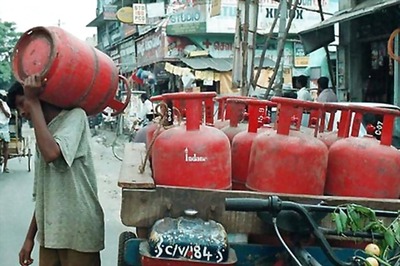 LPG cap: Higwayside cooking protest in Kerala