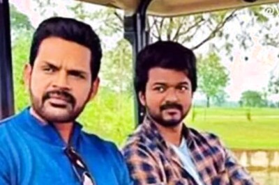 Watch: Shaam, Thalapathy Vijay Enjoy Golf Cart Ride on Varisu Sets
